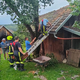 FOTO: Sinoči povodenj, gasilci pomagajo