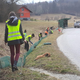 FOTO: Prostovoljci ob Blaguškem jezeru vsako leto prenesejo osem tisoč žab
