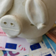Se še spomnite šolskih hranilnic? Kako dobra je finančna pismenost otrok danes?