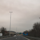 Puščavski prah nad celotno Slovenijo: Nebo megleno in oranžne barve