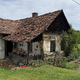 FOTO: Neurje spisalo pretresljivo zgodbo: 83-letnica prisiljena zapustiti dom, domov se naj ne bi več vrnila