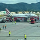 VIDEO: Na letališču Milano Bergamo je moškega posrkal motor letala