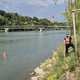 FOTO: Po udaru strele okvara na toplotni črpalki v Mariboru, posredovali potapljači