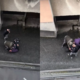 To je doletelo policista, ki je po aretaciji z roko drgnil po steni