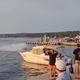 VIDEO: V Rovinju gliser brez nadzora treščil v obalni zid