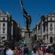 Skrivnostni Banksy znova udaril: tokrat s kipom v Londonu