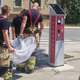 Saj ni res, pa je! Želela je plačati parkirnino, nato pa v parkomatu zagledala kačo