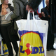 Dolge vrste pred trgovinami Lidl, vsi si želijo le eno stvar (a te nikjer več ni na zalogi)