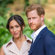 Hčerka Meghan Markle prvič v javnosti: poglejte, s kakšno opravo se je poklonila svojemu očetu