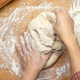 Mehko in okusno: preprost trik za popolno testo kot iz neapeljskih picerij (recept)