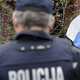 Slovenska državljana v 'vojni' s policijo: po provokacijah so jima policisti v večjem številu potrkali na vrata, onadva sta vse posnela