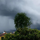 Pretresljiv prizor tik ob slovenski meji: prebivalci nenadoma zagledali veliko vodno trombo (FOTO)