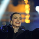 Severina v kopalkah, ki zožijo pas, en detajl pa je še posebej ženstven