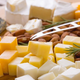 Kardiolog opozarja: To je najslabši sir za vaše srce, a ga vsi jemo