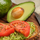 Avokado lahko zamenjate s to cenejšo in zelo okusno zelenjavo: pripravite odličen namaz, ki se bo odlično ujemal z opečenim kruhkom