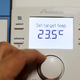 Prilagodite termostat: to je idealna temperatura za vaš dom v februarju