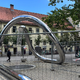 Nova skulptura v centru Ljubljane ni prepričala mimoidočih: "Absolutno se ne vklaplja v okolico"