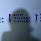Znana TV-voditeljica med dopustom skočila v tolmun in obnemela: osupljivo, kaj je plavalo v vodi tik ob njej