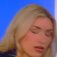 Znana televizijska komentatorka se je med prenosom v živo zgrudila na tla (VIDEO)