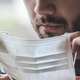 Če se upirate zaščitnim maskam, ste verjetno že pred pandemijo živeli na robu (ne)udobja