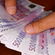 Poglejte, kaj je naredil z 1300 evri, ki jih je našel na cesti