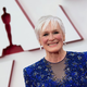Glenn Close v komediji Brothers , družbo ji bosta delala Josh Brolin in Peter Dinklage