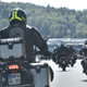 Lahko motoristi na mejnem prehodu prehitijo kolono?