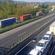 Prometni kaos na poti proti obali: primorska avtocesta zaprta (to je razlog)