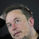 Nova AI-vojna: Musk obtožuje Apple, Altman vrača udarec