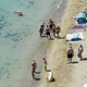 Med plavanjem v morju turistki doživeli pravo grozo: "Pohitita ven, približuje se vama!" so ju obupano svarili