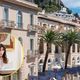 Bi prenočili v luksuznem sicilijanskem hotelu iz serije Beli lotus? Poglejte, koliko stane – in kje lahko spite, če nimate hollywoodskega proračuna