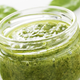 Namesto bazilike uporabite to sestavino in pripravite noro dober pesto (poleg vsega je še cenejši!)