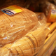 Ali kupujete kruh v vrečki, ki res dolgo traja? Potem je dobro vedeti, kaj pravzaprav jeste - in ali je to sploh dobro za vas