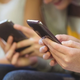Ta aplikacija po nepotrebnem prazni baterijo na vašem telefonu: to lahko spremenite s preprosto nastavitvijo
