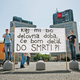 V središču / Generacija, ki je delala, a je sistem ne vidi