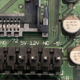 Macintosh LC III ima en kondenzator napak obrnjen