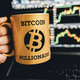 Dvojica dva tedna mučila lastnika 30 milijonov dolarjev v bitcoinu