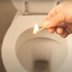 Zakaj bi morali imeti na stranišču vedno pri roki vžigalice?