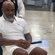 Mike Tyson v invalidskem vozičku