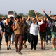 Kolone migrantov terorizirajo Gorski kotar: Skupine oborožencev ropajo hribolazce, mimoidoče in vdirajo v vikende!