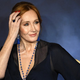 Slavna pisateljica J.K. Rowling le dočakala opravičilo na račun pogroma, ki ga je bila deležna, ker vztraja, da se “ljudem, ki menstruirajo” reče ženske