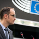 Minister Logar: Medtem ko so evropski komisarji delili pohvale slovenskemu predsedstvu EU, so Fajonova, Joveva in Grošelj v prazni dvorani udrihali po Sloveniji