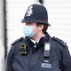 Britanska stroka svari: Maske in socialno distanciranje bi lahko trajalo še leta!