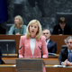 Bo ministrica Bobnarjeva odstopila? Še na ponedeljkovi interpelaciji je zagotavljala, da je Slovenija varna, migranti pa predstavljajo kulturno obogatitev!