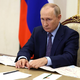Se zaradi porazov v Ukrajini maje celo Putinov režim?
