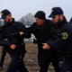 [Ekskluzivno pričevanje] Pretepli so ga, da je izgubil zavest, nato so ga še denarno kaznovali!