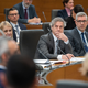 Golobova davčna reforma preganja uspešne in tlakuje pot v revščino
