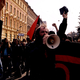 Osrednjim medijem se ni mudilo poročati o nasilju anarhistov, policistom pa vidno padla morala