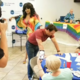 Demokratski župan, ki ga je našeškala drag queen, želi ukiniti policijo in zapore