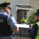 66-letnik je umrl tri ure preden sta ga odvlekla na pošto, da bi dvignila pokojnino